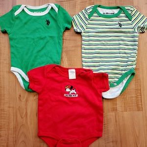 Bundle of three onesies